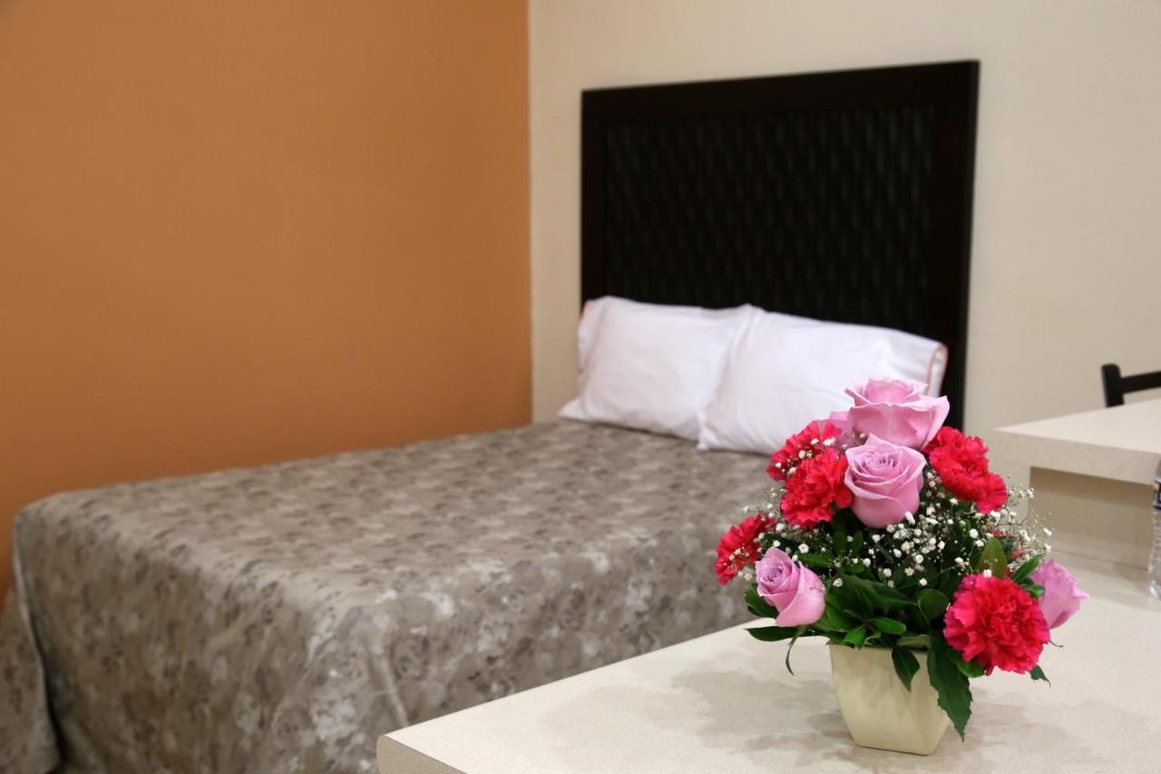 Hotel Plaza Bernal Luaran gambar
