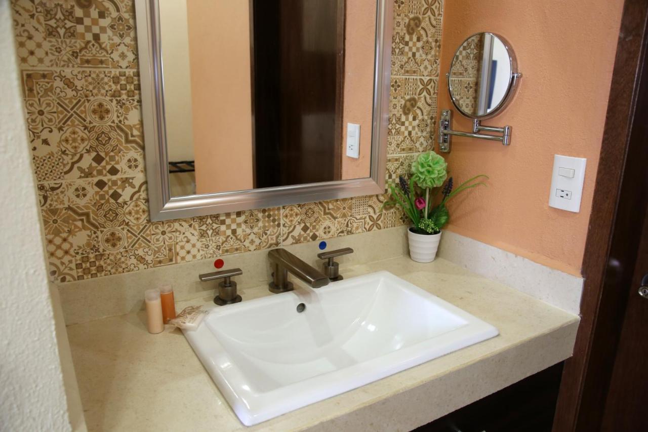 Hotel Plaza Bernal Luaran gambar